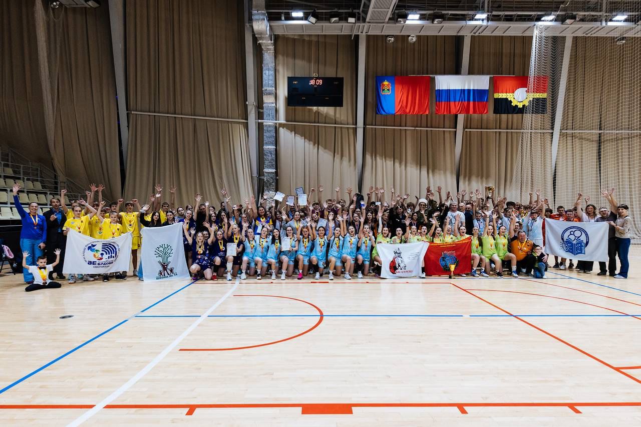 Сезон школьного волейбола завершен.